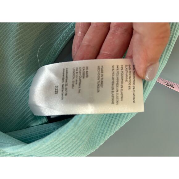 TNA Aritzia crop top womens size M blue ribbed v neck sleeveless - Picture 6 of 8